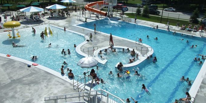 New Holstein Aquatic Center Pool
