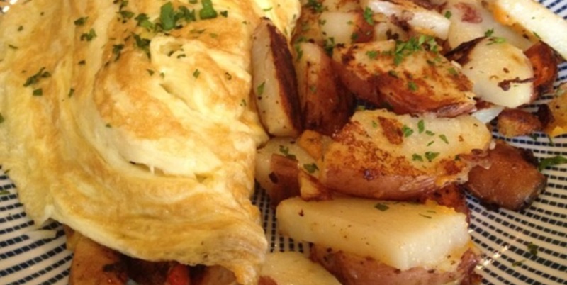 Caramelized Onions &amp; Cheddar Jack Omelet