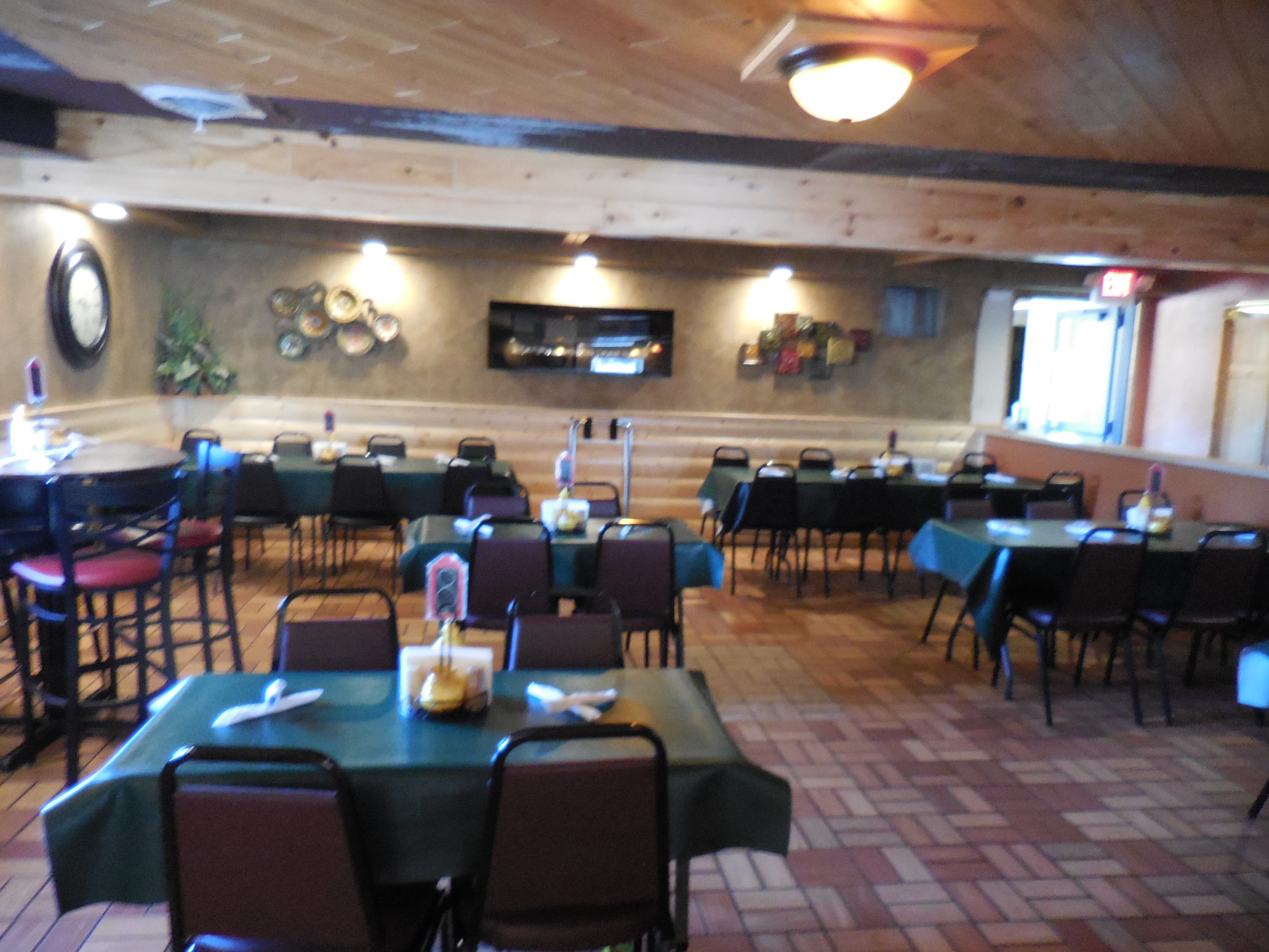 Heartbreakers Bar &amp; Grill dinning area.