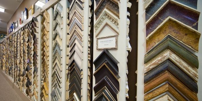 With over 3000+ corner samples in our selection available for custom framing - Larson-Juhl, Roma, Nurre-Caxton, Designer.