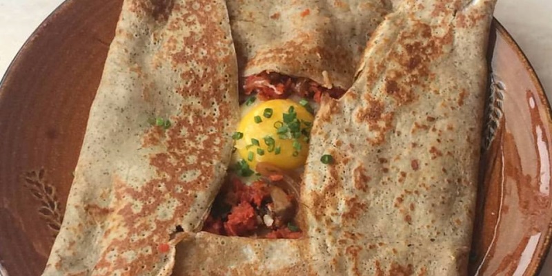 Manchego, tomato &amp; mushroom crepe
