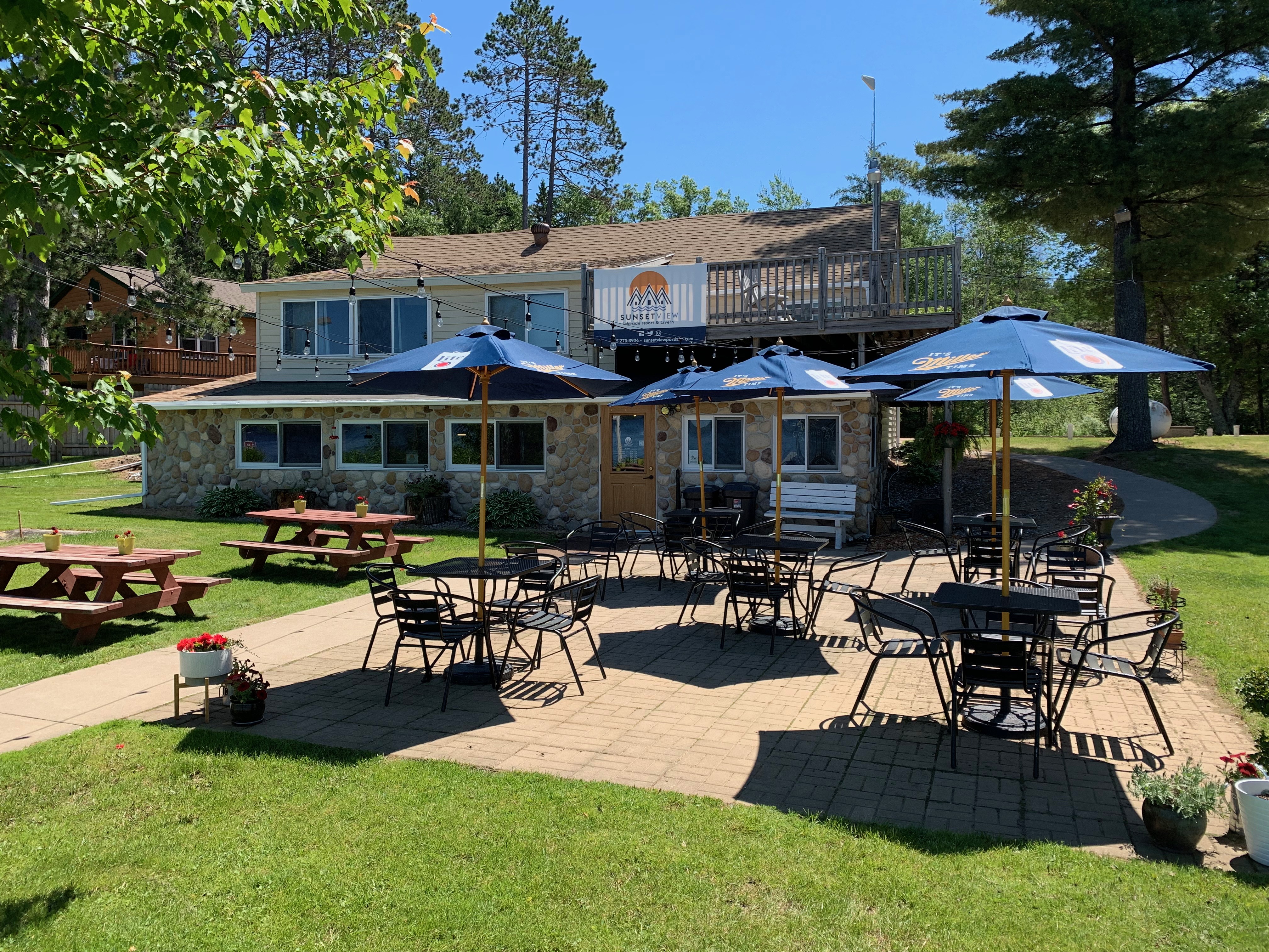 Sunset View Resort &amp; Tavern