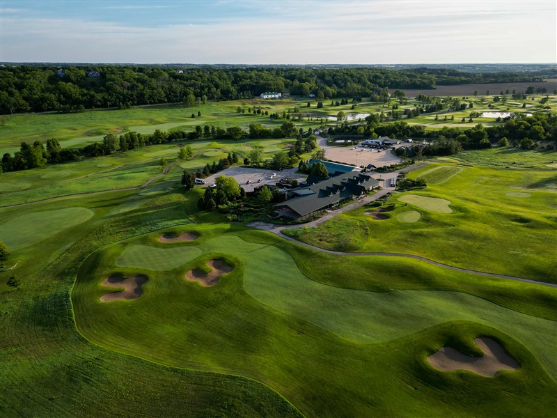 Clubhouse and Hole 18 on Como Crossings ariel photo.