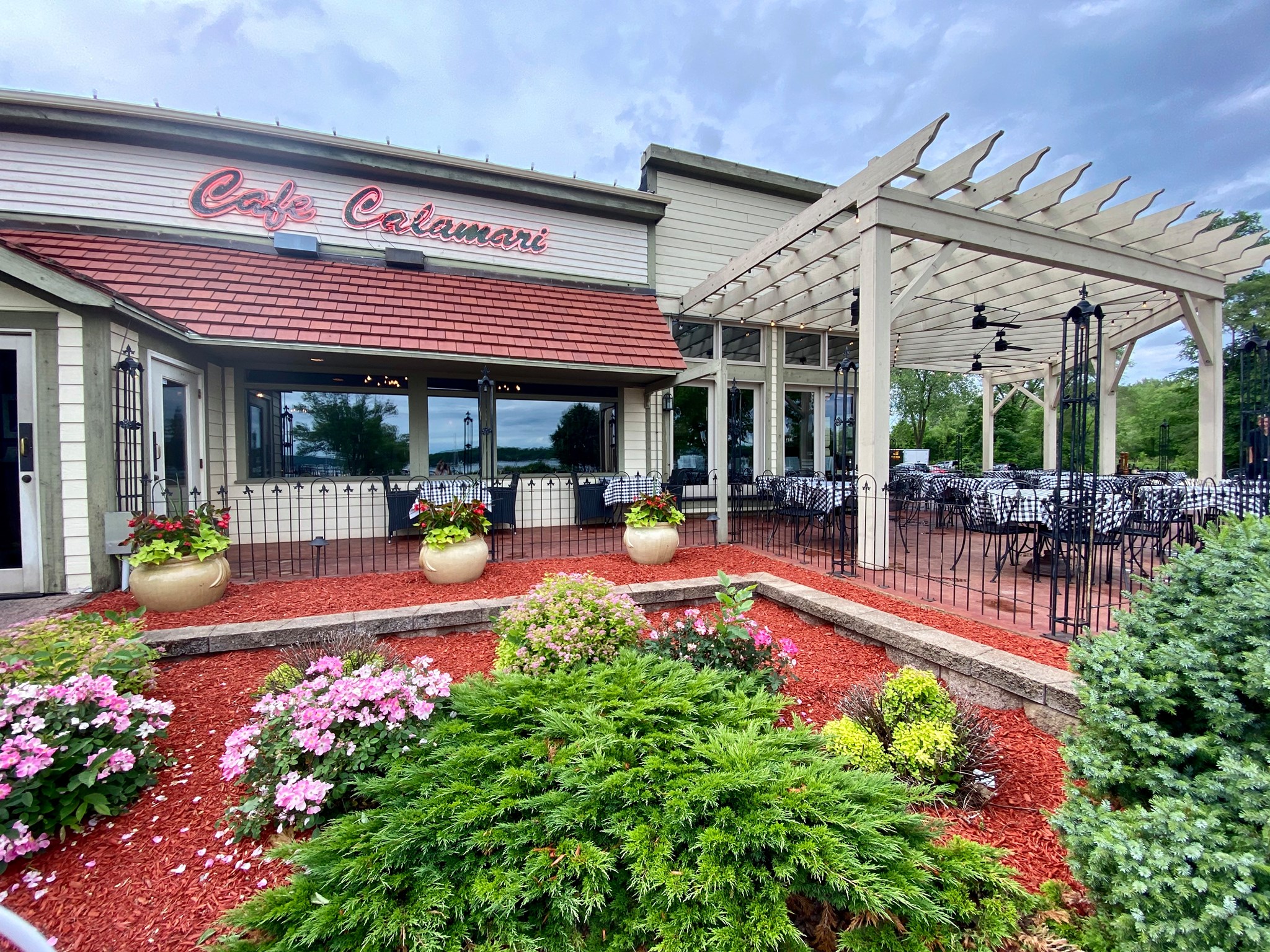 Exterior and entrance of Cafe Calamari in Williams Bay