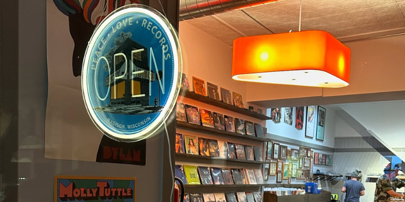 Strictly Discs
Cambridge WI
vinyl