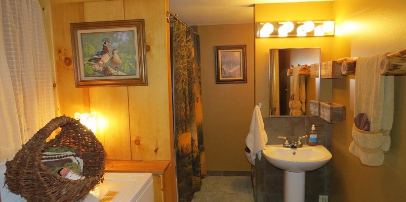 Pine Unit Bathroom