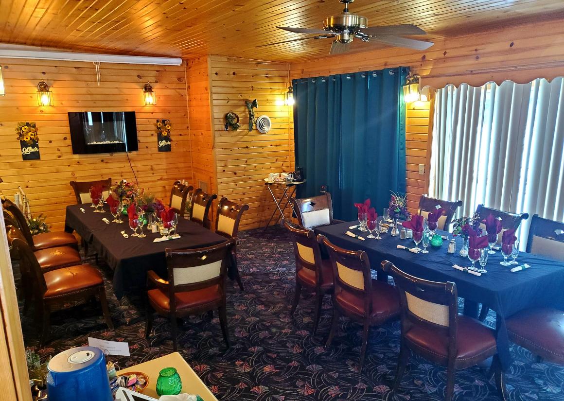 Relaxing dinner in the Country Inn Bar &amp; Grill dining area.