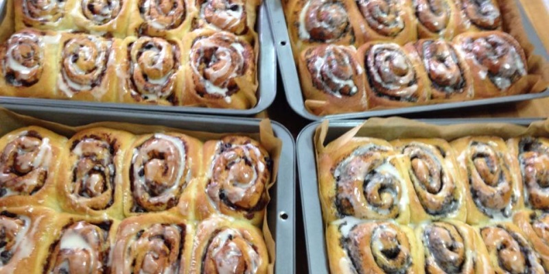 Poppyseed &amp; Cinnamon Raisin Rolls