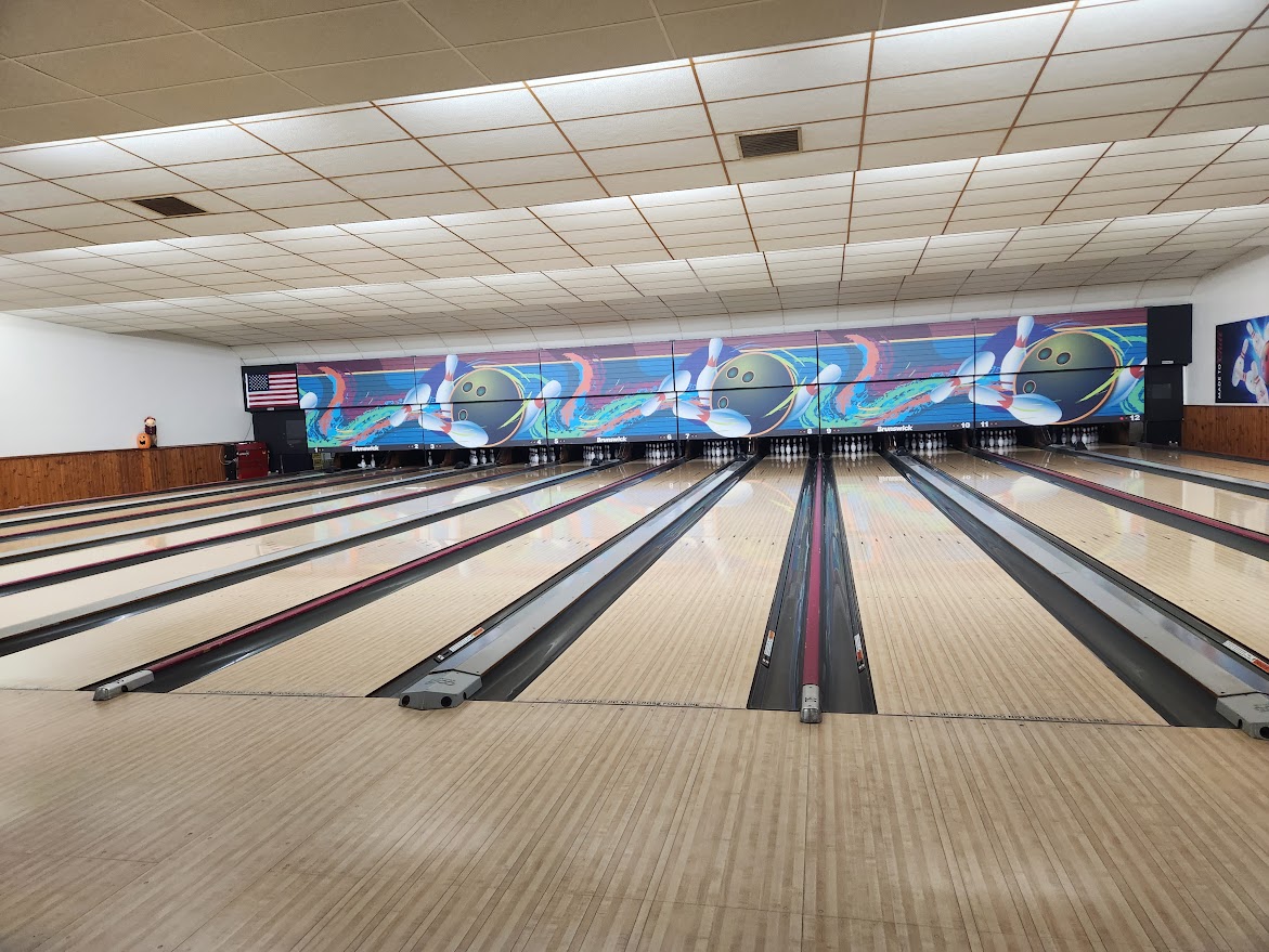 Lanes of bowling at Watertown Bowl in Watertown Wi
