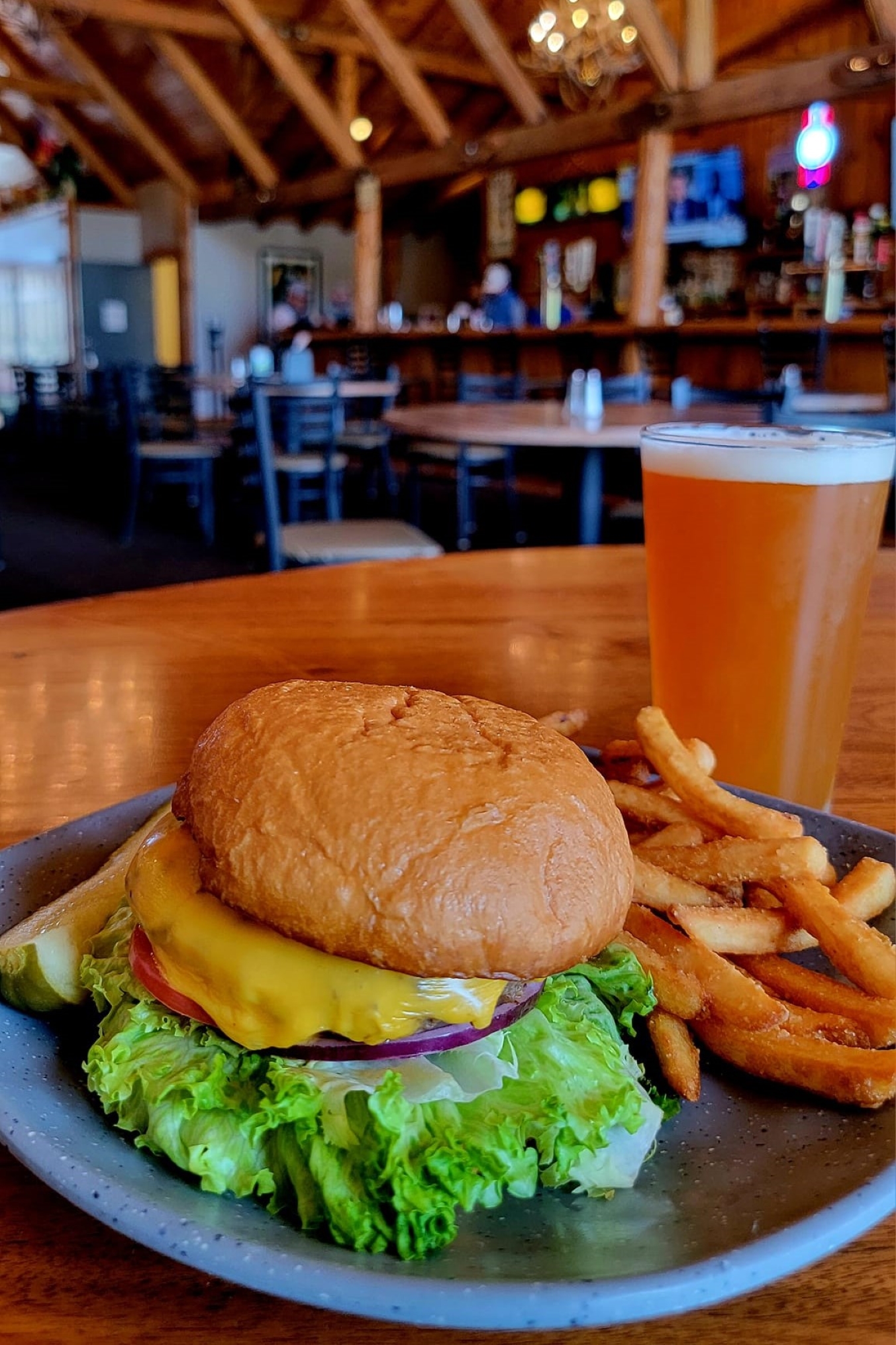 Burger at the bar at Tailfeathers