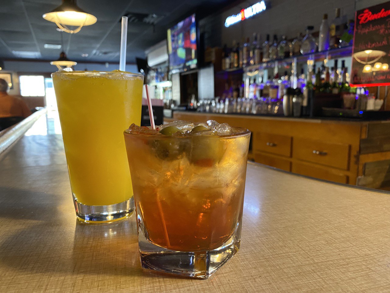 drinks on bar at Harborside