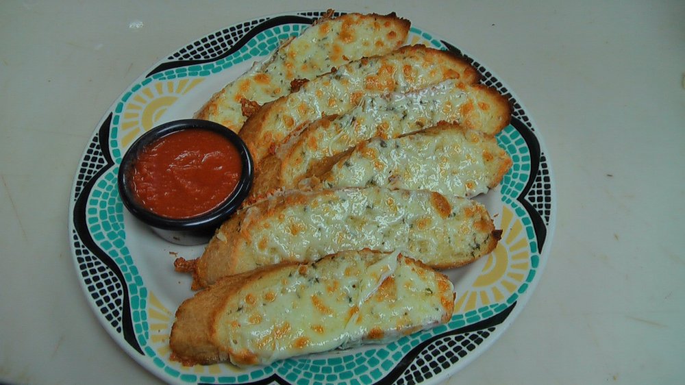 The cheesy garlic bread is a popular appetizer at Ashland's Pizza Pub.