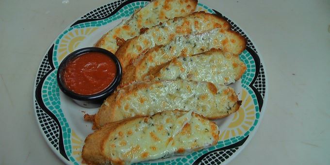 The cheesy garlic bread is a popular appetizer at Ashland&#39;s Pizza Pub.