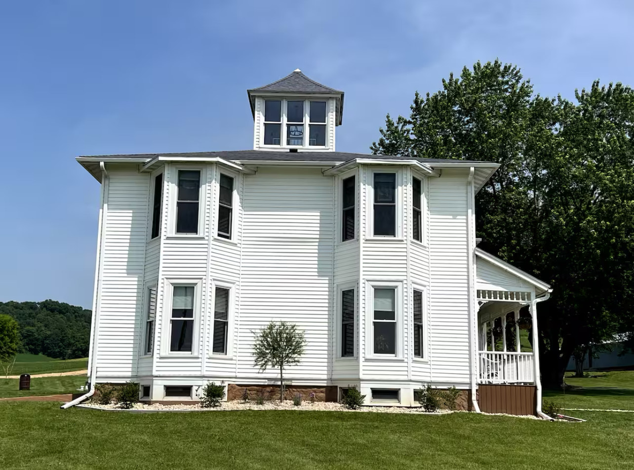 Approach view of The Willows