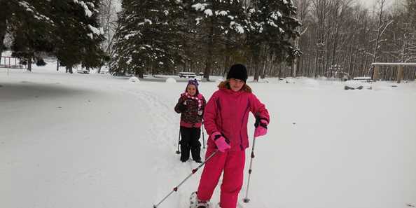 Kids snowshoeing on Jack Lake Snowshoe Trails