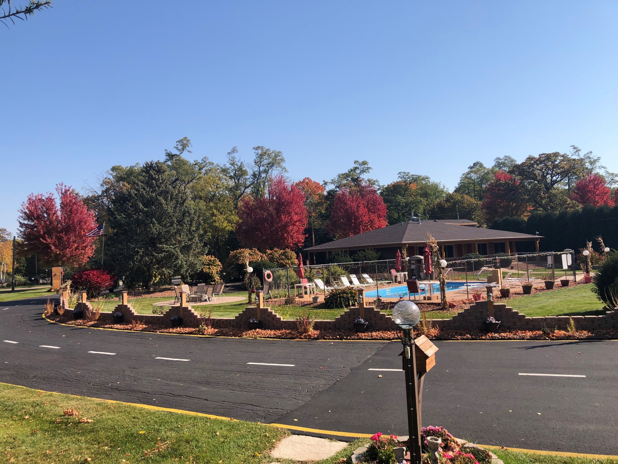 The poolside rooms at the Lake Geneva Lodge