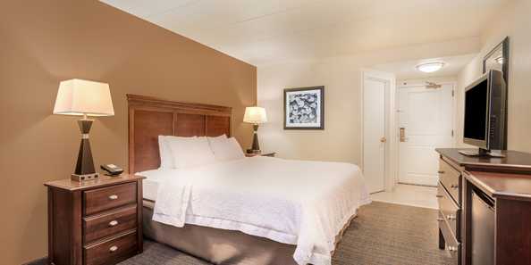 Enjoy all the comforts of our King room including  a cozy, clean and fresh Hampton bed.
