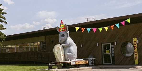 Fennimore Cheese Shop, Igor the Mouse statue, Route 61, Fennimore,  Wisconsin - PICRYL - Public Domain Media Search Engine Public Domain Search