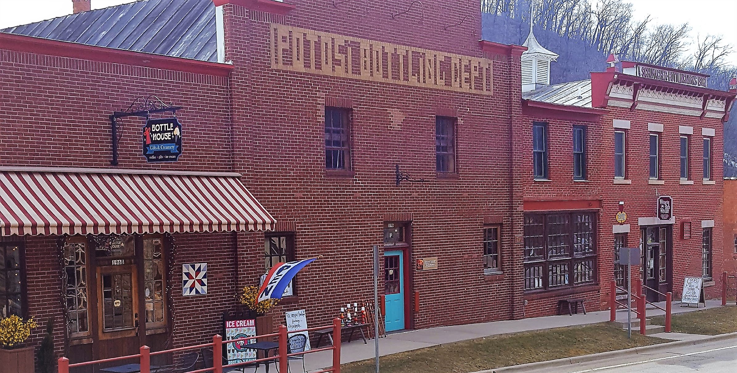 Bottle House Gifts and Creamery, Potosi, WI