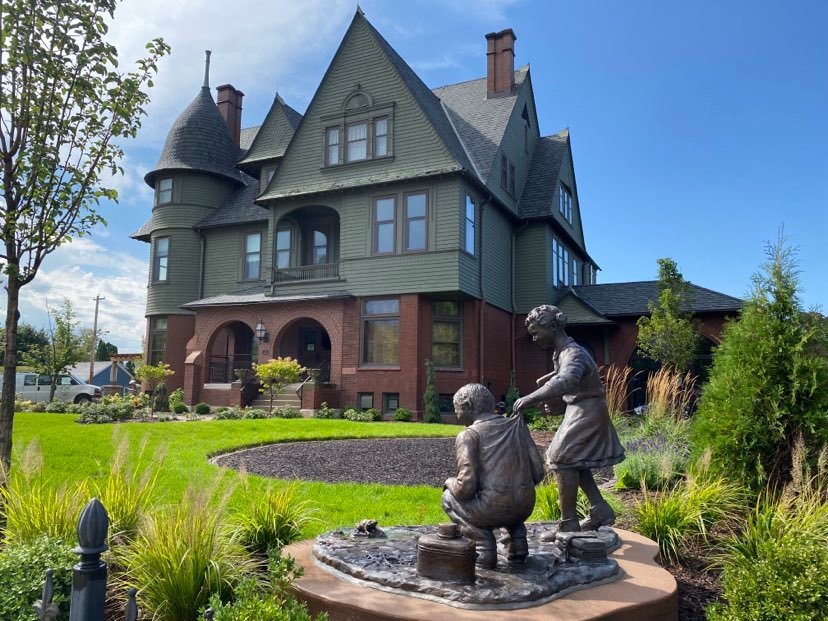 The Rahr-West Art Museum outside in Manitowoc