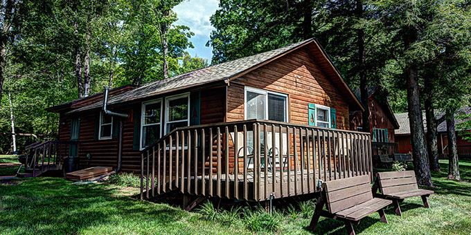Cabin 3 White Pine, beautiful three bedroom with deck.